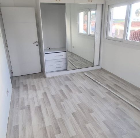 140m2 3+1 flat with Turkish title in Yenikent center.