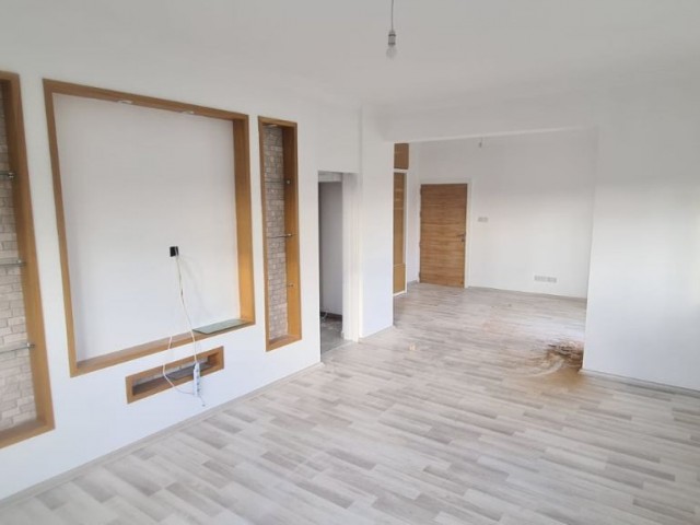 140m2 3+1 flat with Turkish title in Yenikent center.