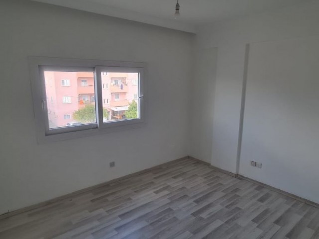 140m2 3+1 flat with Turkish title in Yenikent center.