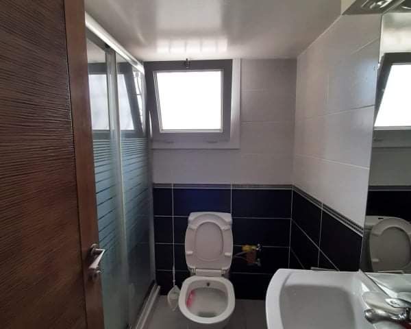 Lefkoşa elektrık kurumu dairesi yanında 3+1 penthouse daire.