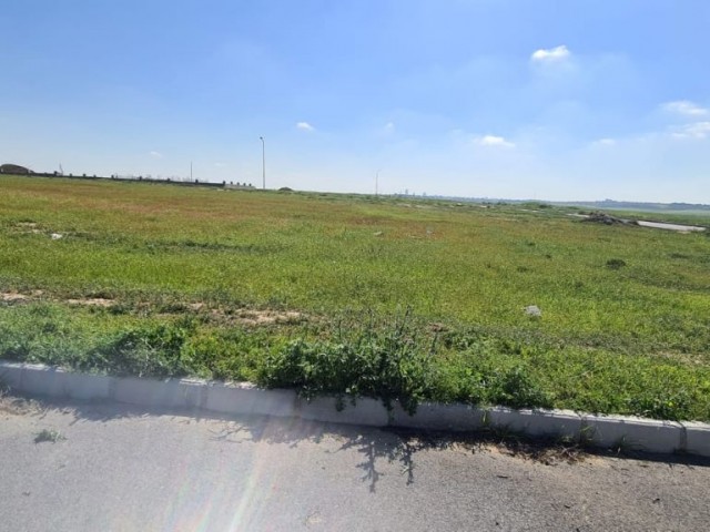 Land with ready infrastructure in a high location in Batıkent. 