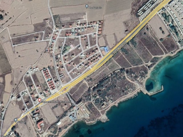 A plot with ready infrastructure at a distance of 800 meters from the sea in İskelekalecik.