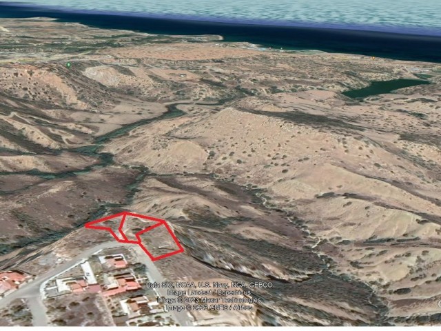 Plots in Arapköy that are unobstructed and have a ready infrastructure with mountain and sea views.