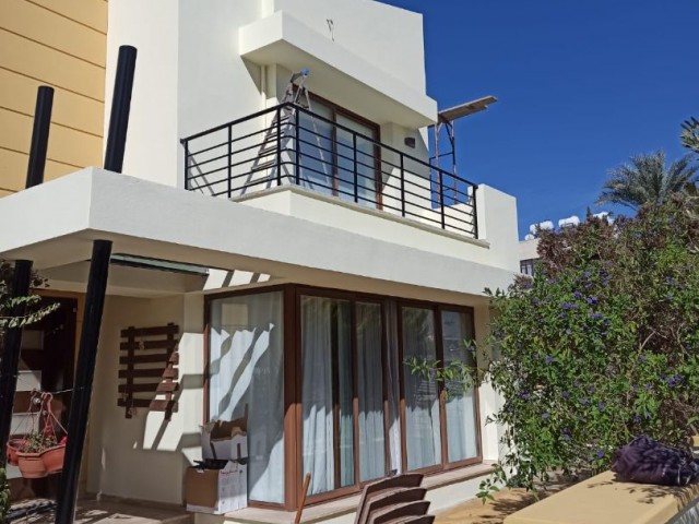 DUBLEX 3 + 1 VILLA MIT GARTEN IN HAMİTKOY