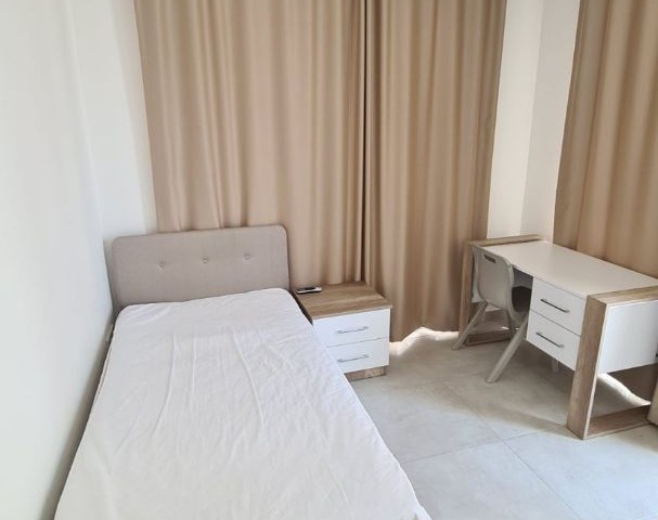 2+1 fully furnished, air-conditioned apartment in the center of Göçmenköy. 