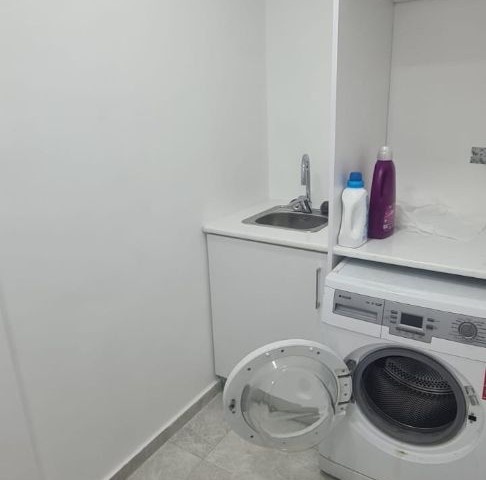 2+1 KOMPLETT MÖBLIERTES LUXURIÖSES PENTHOUSE ZU VERKAUFEN, MIT MEHRWERTSTEUER UND TRANSFORMATOR BEZAHLT, IN ZENTRALER LAGE IN NICOSIA GÖNYELİ