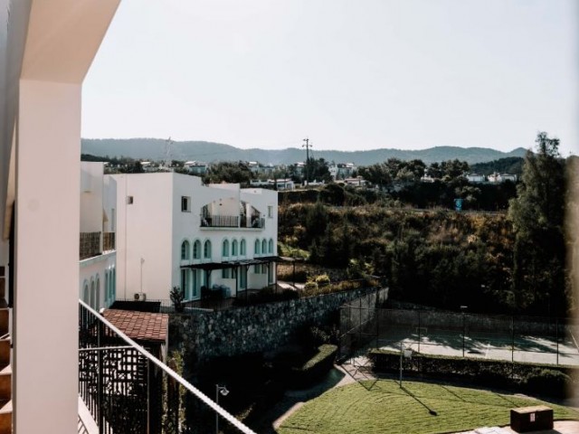 4+1 Penthouse-Wohnung in einem Komplex in Meeresnähe in Bahçeli.