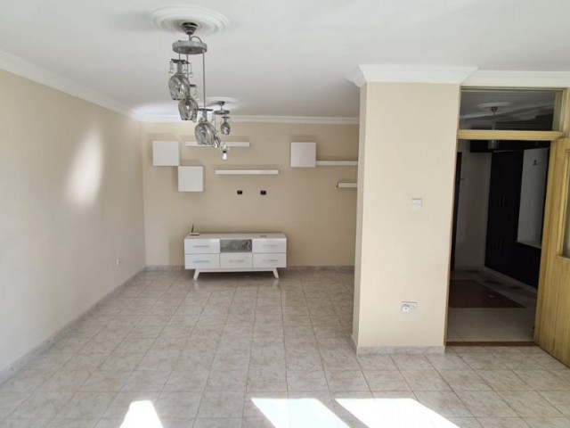 A 140m2 3+1 flat with Turkish titles, opposite the Kolan Hospital in Gonyeli.