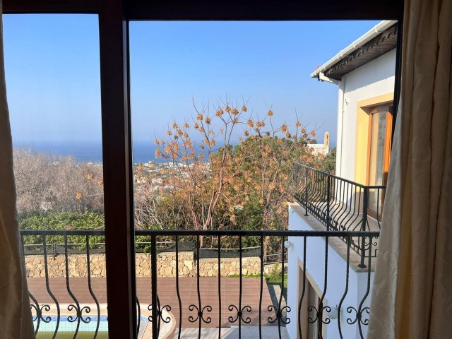 Detached in Lapta. Villa with private pool, mountain and sea view.