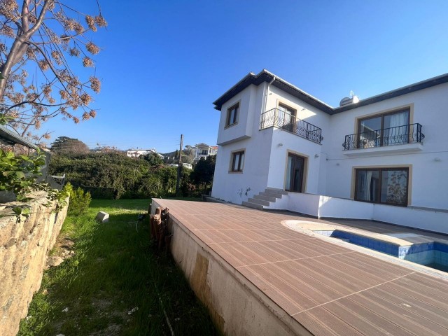 Detached in Lapta. Villa with private pool, mountain and sea view.