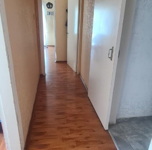 140m2 spacious flat with Turkish title at the entrance of Hamitköy.