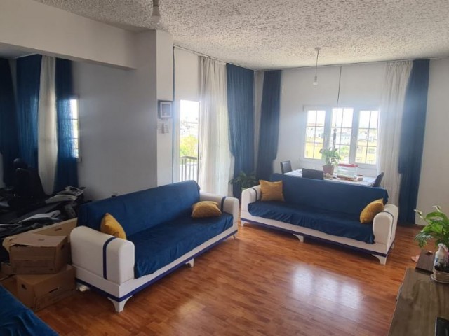 140m2 spacious flat with Turkish title at the entrance of Hamitköy.