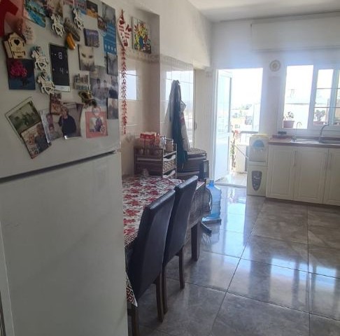 140m2 spacious flat with Turkish title at the entrance of Hamitköy.