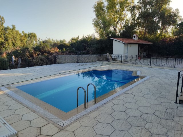 Вилла с бассейном и садом, 200м2 от моря в Чаталкёй, Кирения.