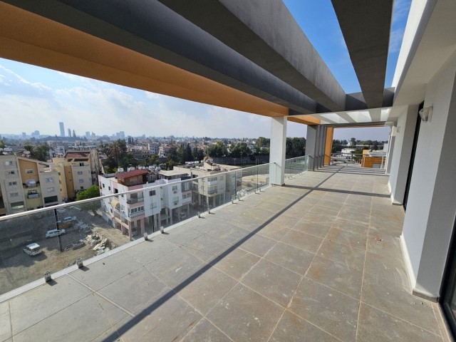 Penthouse apartment in a great location in Çağlayan with a great view.
