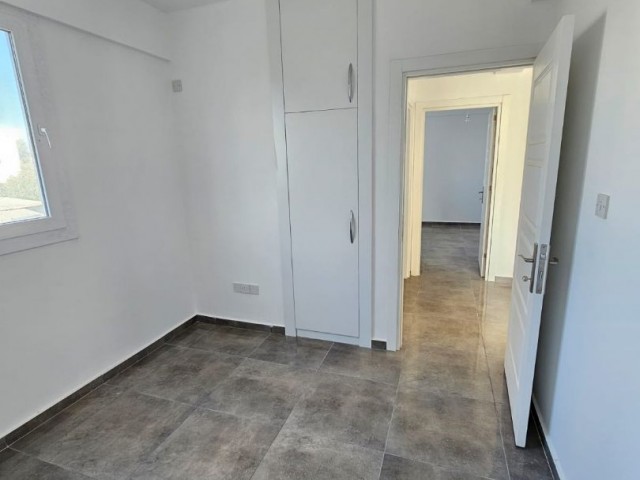 1. Etage, brandneue 2+1-Wohnung mit Aufzug im Zentrum von Kızılbaş. (Mehrwertsteuer, Transformator bezahlt)