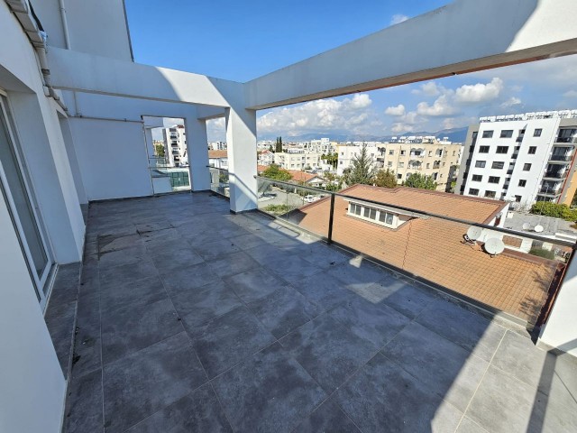 3+1 Penthouse-Wohnung im türkischen Stil mit Aufzug im Zentrum von Nikosia.