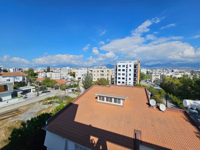 Lefkoşa'nın merkezinde 3+1 asansörlü türk koçanlı penthouse daire.