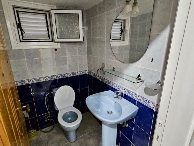 LEFKOŞA GÖNYELİDE 3 + 1 MERKEZİ KONUMDA KİRALIK DAİRE