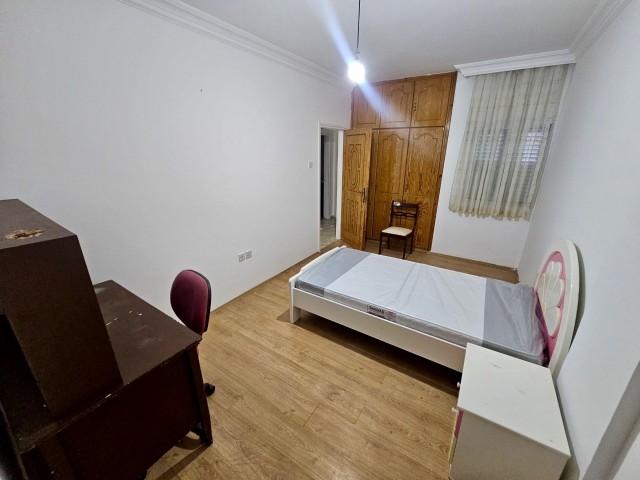 LEFKOŞA GÖNYELİDE 3 + 1 MERKEZİ KONUMDA KİRALIK DAİRE