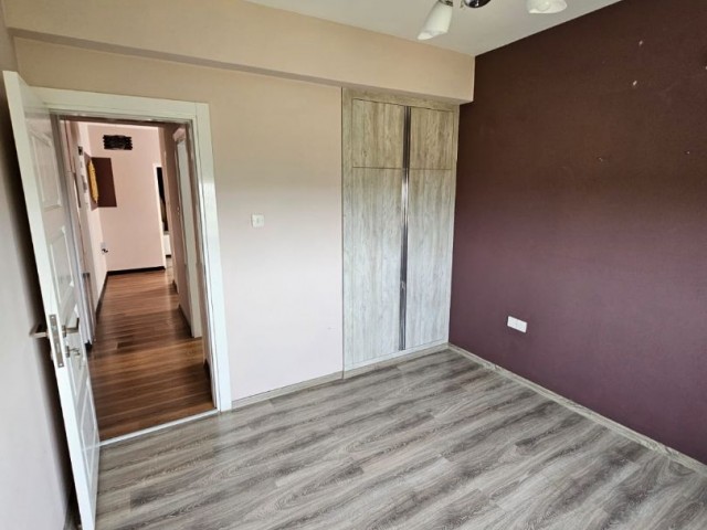 Cihangir'de toplam 4 daireden oluşan, 140m2 geniş 3+1 daire.