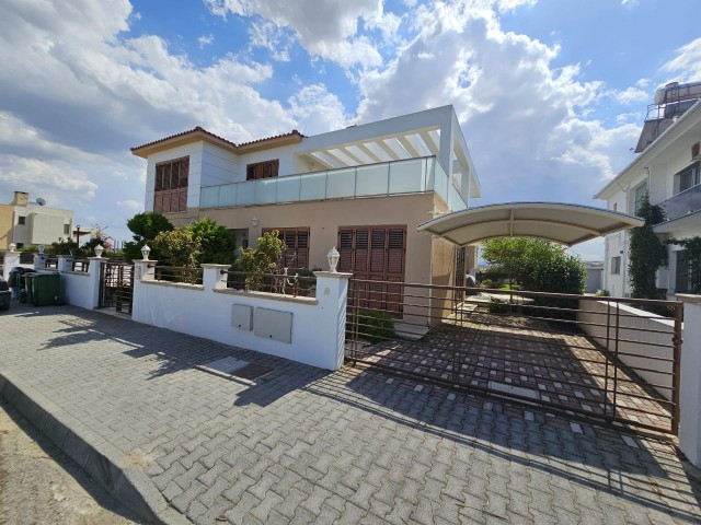 4+1, Turkish style luxury villa in the center of Yenikent.