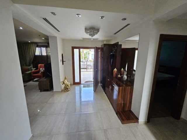 4+1, Turkish style luxury villa in the center of Yenikent.