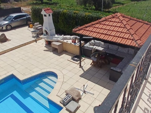 4+1 villa with large garden and private pool, close to the main road in Kyrenia Ozanköy.