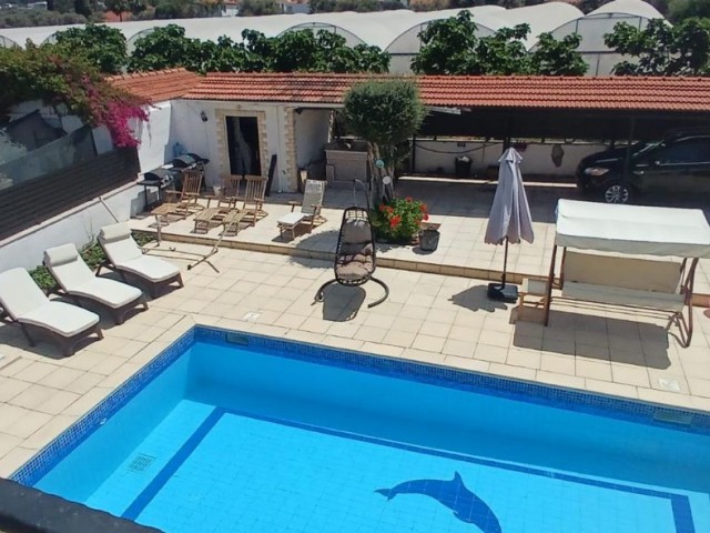 4+1 villa with large garden and private pool, close to the main road in Kyrenia Ozanköy.