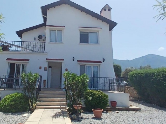 4+1 villa with large garden and private pool, close to the main road in Kyrenia Ozanköy.