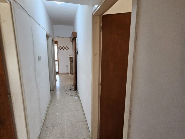 Mezzanine 3+1 flat in Taşkınköy centre.