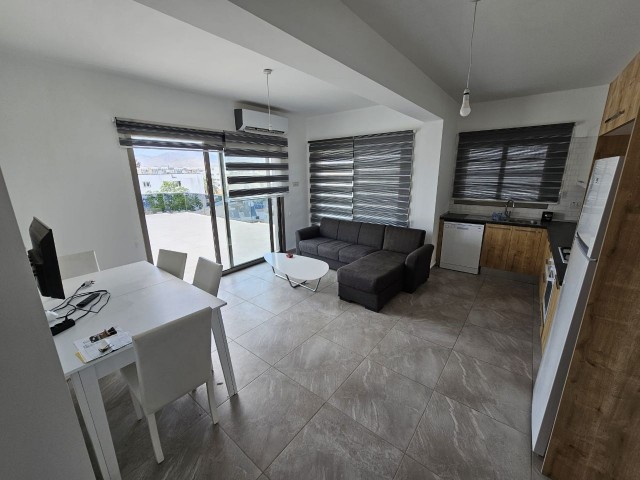 Marmara merkezde asansörlü 2+1 eşyalı penthouse daire.