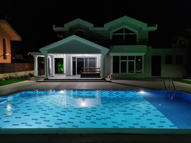 Detached luxury villa with pool in Çatalköy