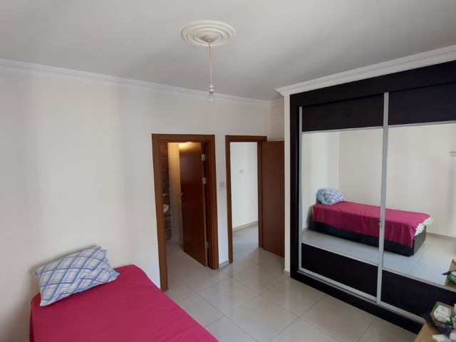 Aşağı Kyrenia 3 + 1 en suite apartment ** 