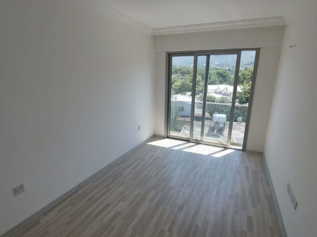 LUXUS-WOHNUNG ZUM VERKAUF 2+1 IM ZENTRUM VON KYRENIA ** 