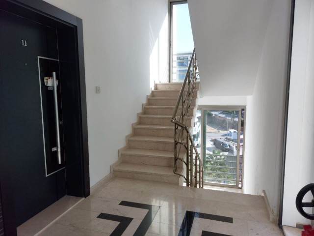 GİRNE MERKEZDE 3+1 SATILIK PENTHOUSE