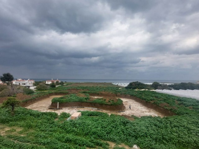 GELEGENHEIT EINER MEERVILLA UND WOHNUNG ZUM VERKAUF IN LAPTA, KYRENIA