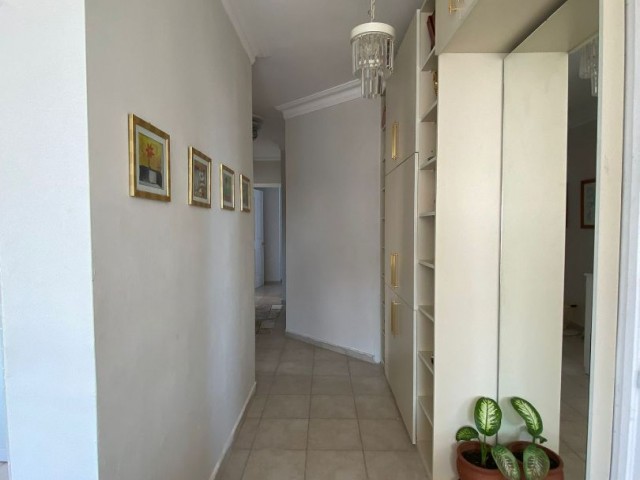 GİRNE MERKEZDE SATILIK 3+1 FIRSAT DAİRE