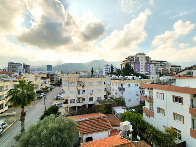 2+1 LUXUSWOHNUNGEN MIT MEERBLICK IM ZENTRUM VON GUINEA ZU VERKAUFEN