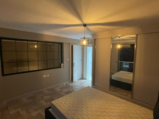 GİRNE'NİN EN MERKEZİ KONUMUNDA SATILIK 2+1 LÜX DUPLEX DAİRE