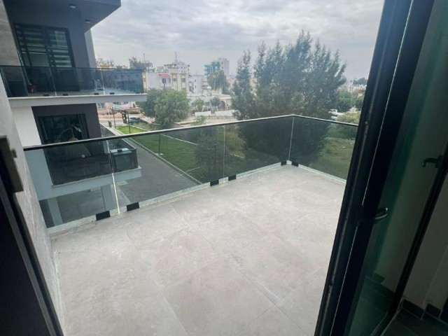 2+1 WOHNUNG MIT MEERBLICK ZUM VERKAUF MIT DOWNLOAD IM KYRENIA CENTER