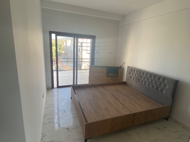 2+1 WOHNUNG MIT POOL IN ESENTEPE, GIRNE, MIT VOLLSTÄNDIGEM BERG- UND MEERBLICK, VOLLSTÄNDIG RENOVIERT INNEN, IN NEUEM ZUSTAND