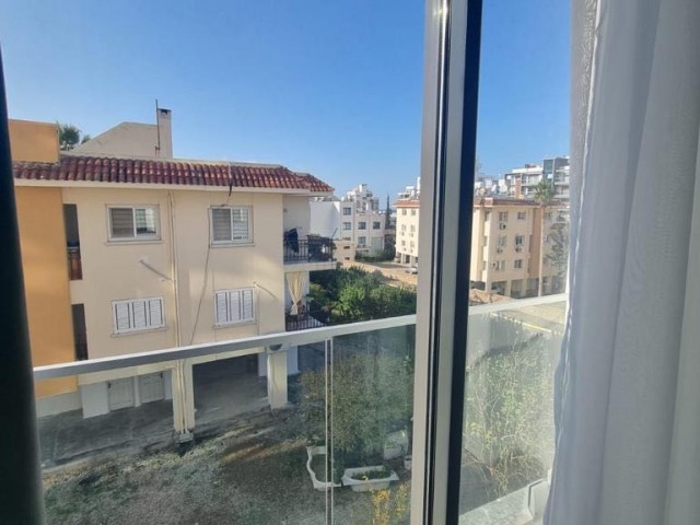 Wohnung in sehr gutem Zustand im Zentrum von Kyrenia zu vermieten