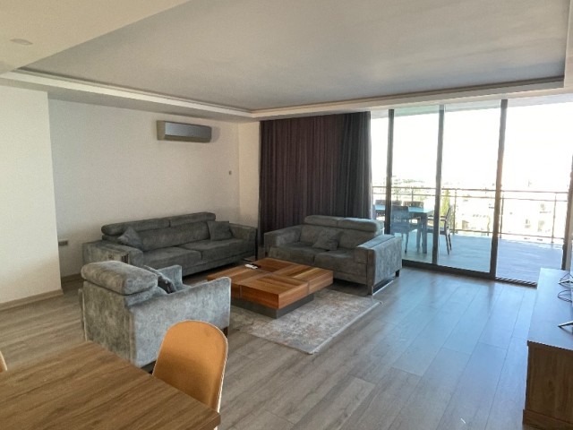 3+1 mit großem Balkon in Kyrenia