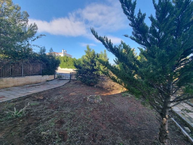 Villa mit 3 Schlafzimmern und atemberaubender Aussicht auf einem 1000m2 großen Grundstück in Gehweite zum Meer