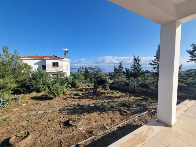 Villa mit 3 Schlafzimmern und atemberaubender Aussicht auf einem 1000m2 großen Grundstück in Gehweite zum Meer