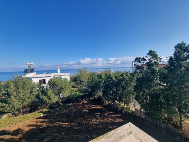 Villa mit 3 Schlafzimmern und atemberaubender Aussicht auf einem 1000m2 großen Grundstück in Gehweite zum Meer