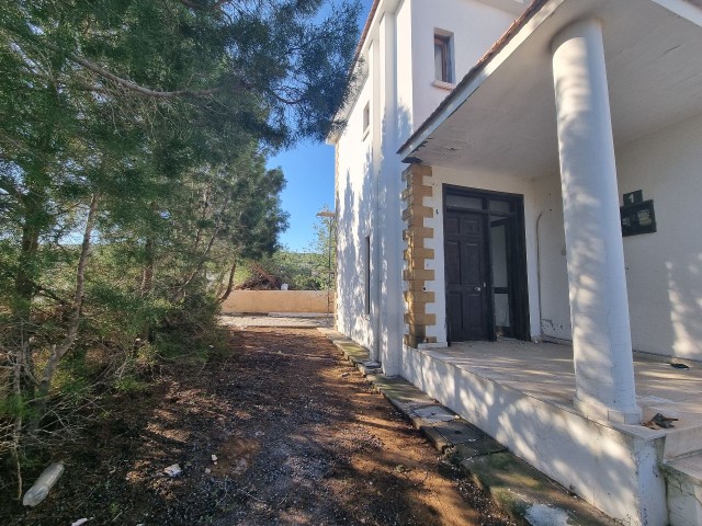 Villa mit 3 Schlafzimmern und atemberaubender Aussicht auf einem 1000m2 großen Grundstück in Gehweite zum Meer