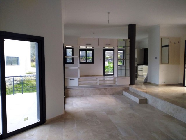 4+1 luxury villa for sale in Kyrenia Alsancak region 