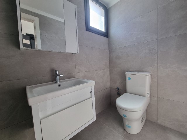 Girne Merkezinde deniz ve dağ manzaralı penthouse